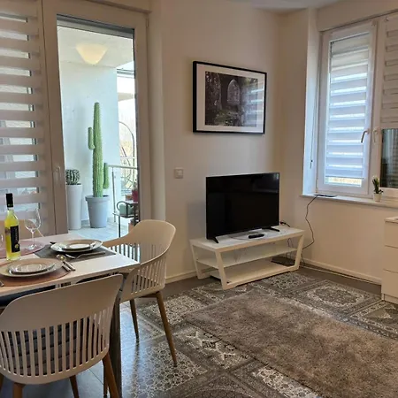 One Bedroom 316 Apartment *
